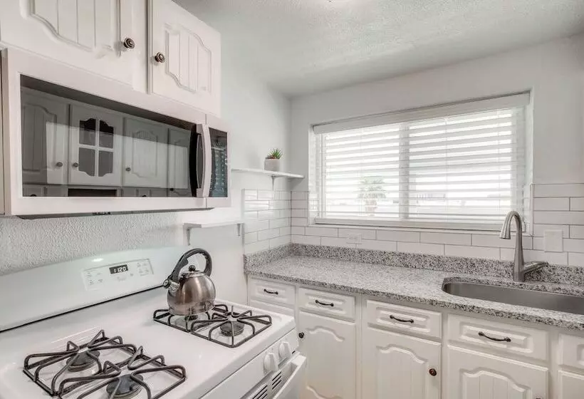 El Paso Home ~ 2 Mi To University Medical Center!