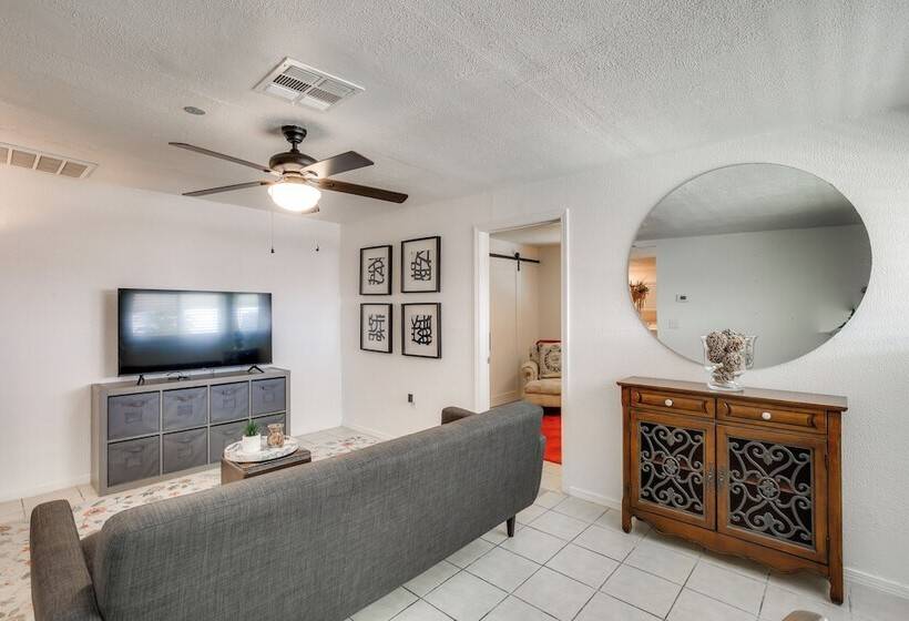 El Paso Home ~ 2 Mi To University Medical Center!