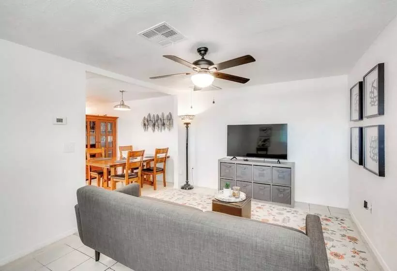 El Paso Home ~ 2 Mi To University Medical Center!