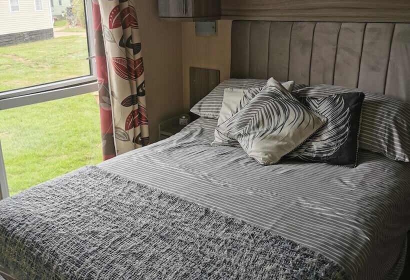 ホテル Billing Aquadrome Lakeside Retreat