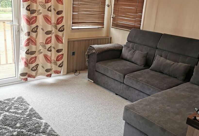 ホテル Billing Aquadrome Lakeside Retreat