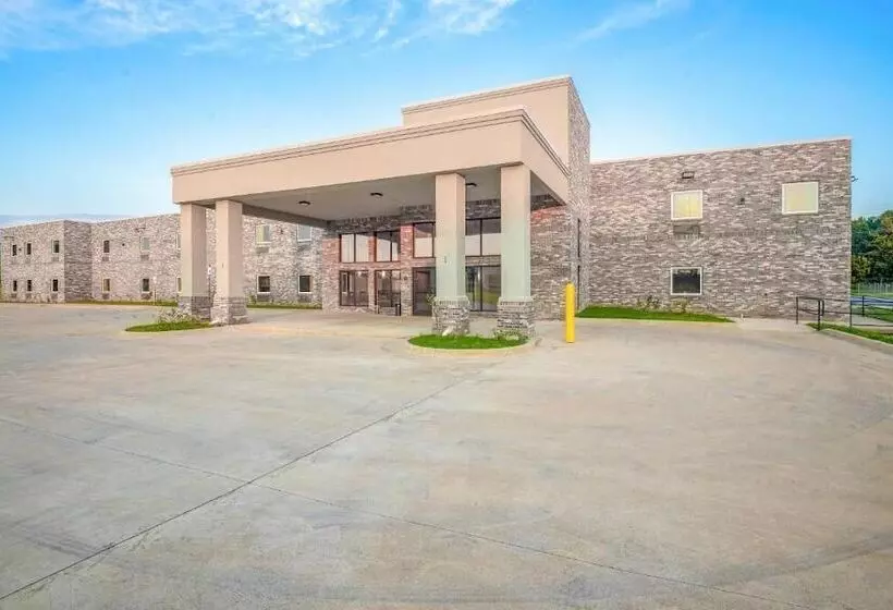 Hotelli Royal Inn & Suites