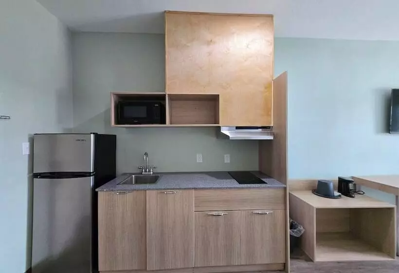 Hotelli Royal Inn & Suites