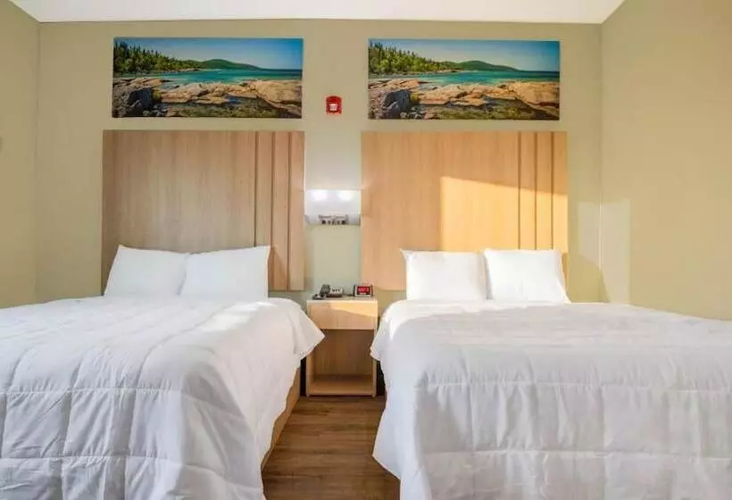 Hotelli Royal Inn & Suites