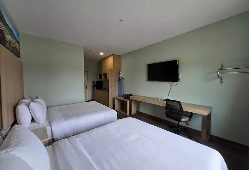 Hotelli Royal Inn & Suites