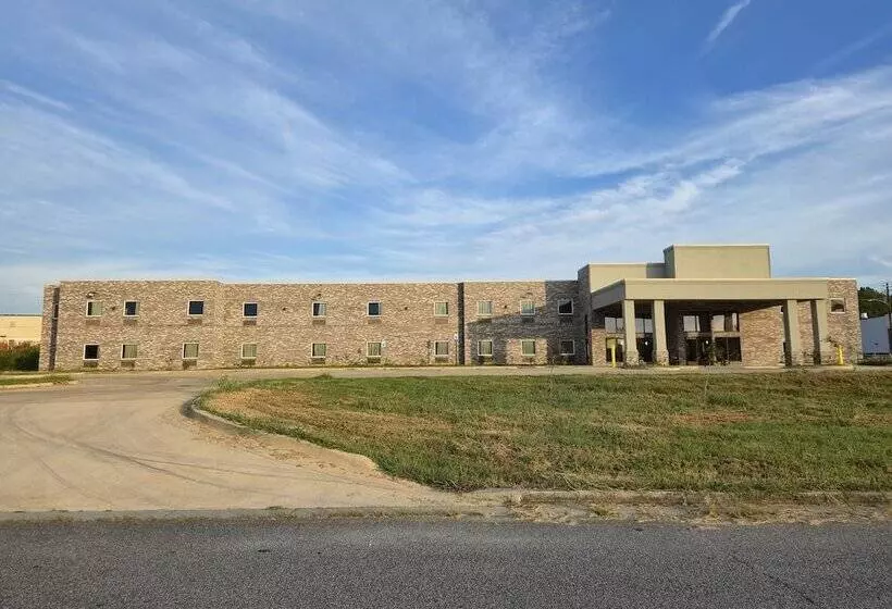 Hotelli Royal Inn & Suites