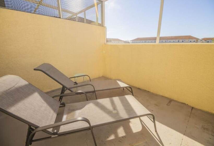 Lake View Townhome Near Disney