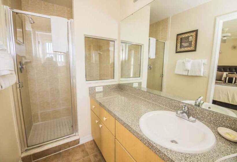 Lake View Townhome Near Disney