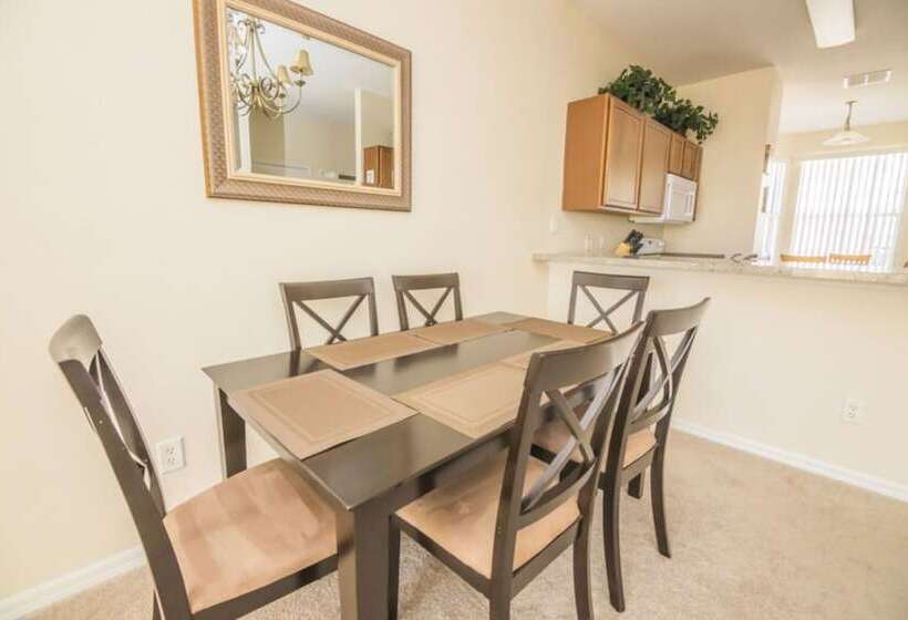 Lake View Townhome Near Disney