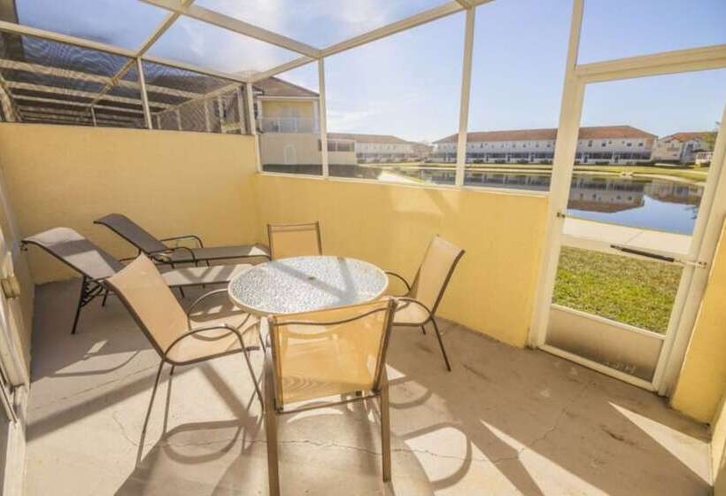 Lake View Townhome Near Disney