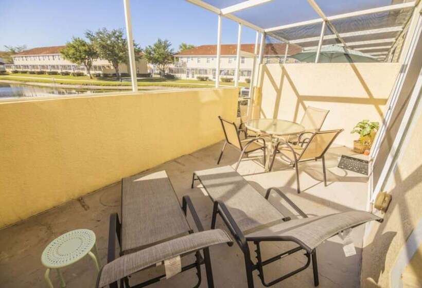 Lake View Townhome Near Disney