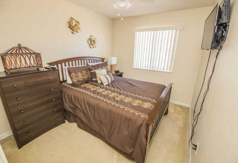 Lake View Townhome Near Disney