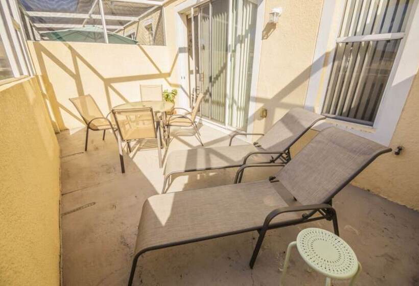 Lake View Townhome Near Disney