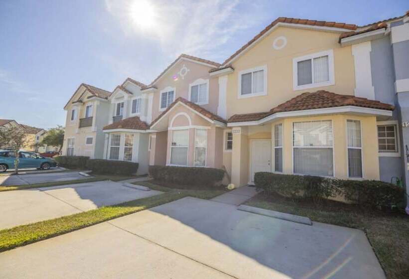 Lake View Townhome Near Disney