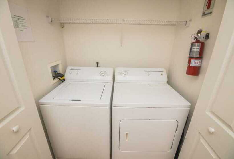 Lake View Townhome Near Disney