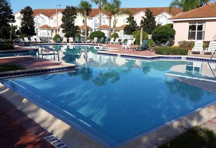 Lake View Townhome Near Disney