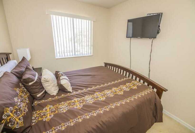 Lake View Townhome Near Disney