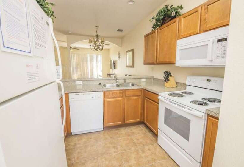 Lake View Townhome Near Disney