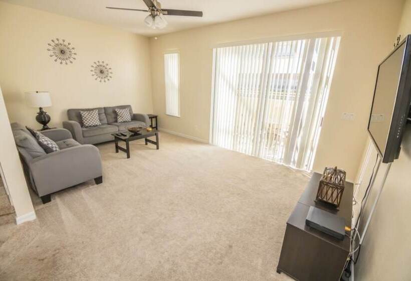 Lake View Townhome Near Disney