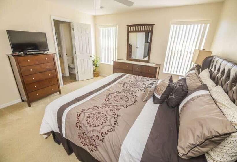 Lake View Townhome Near Disney