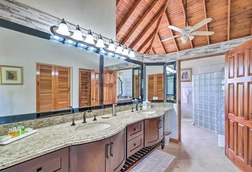 Oceanfront Majestic Beach House W/ Gym + Pool!