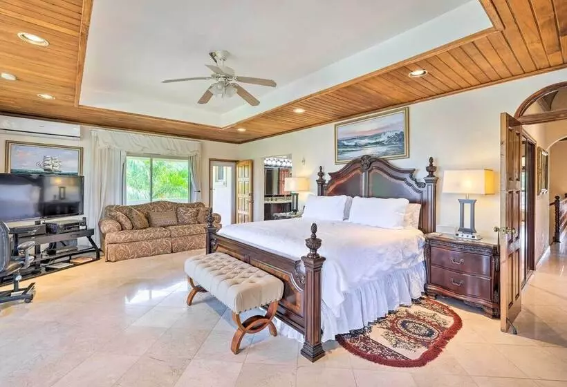 Oceanfront Majestic Beach House W/ Gym + Pool!
