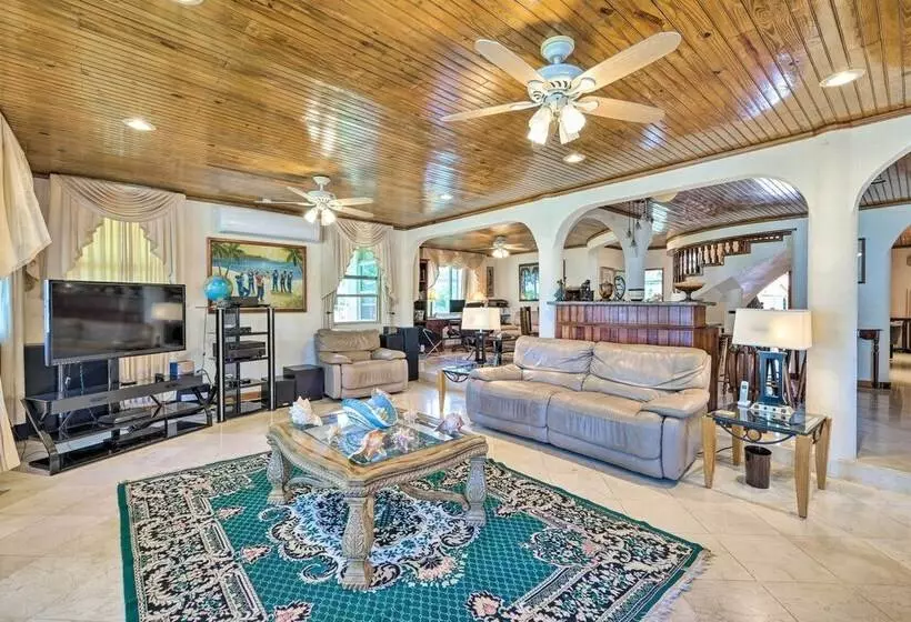 Oceanfront Majestic Beach House W/ Gym + Pool!