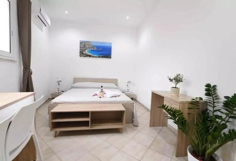 ペンション Room In Apartment   Terrasinipalermovacation For 2 Guests New