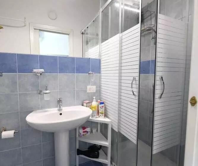 ペンション Room In Apartment   Terrasinipalermovacation For 2 Guests New