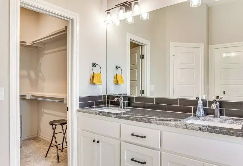 Pet Friendly Elgin Retreat W/ Patio, Grill & Yard!