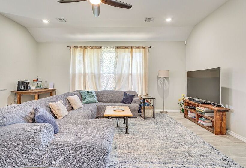 Pet Friendly Elgin Retreat W/ Patio, Grill & Yard!