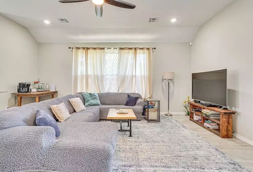 Pet Friendly Elgin Retreat W/ Patio, Grill & Yard!