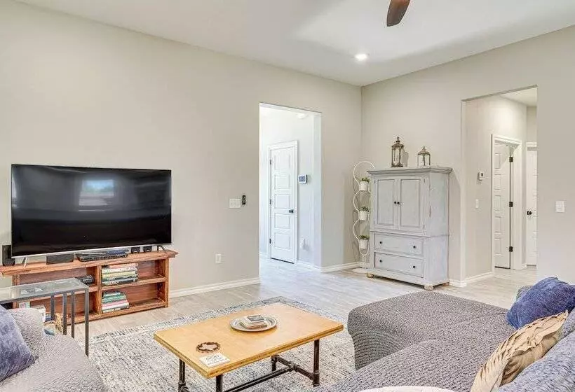 Pet Friendly Elgin Retreat W/ Patio, Grill & Yard!