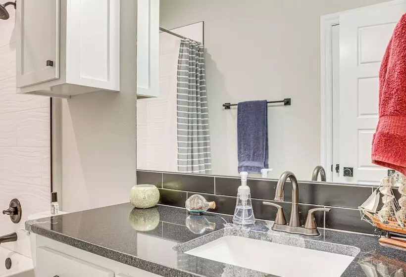 Pet Friendly Elgin Retreat W/ Patio, Grill & Yard!