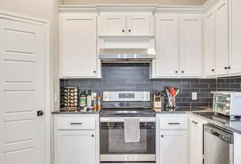 Pet Friendly Elgin Retreat W/ Patio, Grill & Yard!