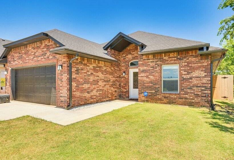 Pet Friendly Elgin Retreat W/ Patio, Grill & Yard!