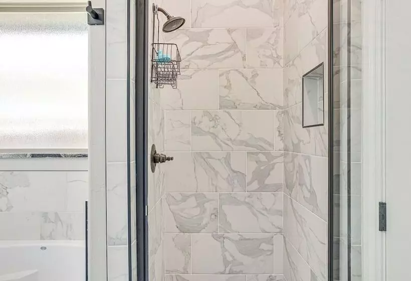 Pet Friendly Elgin Retreat W/ Patio, Grill & Yard!