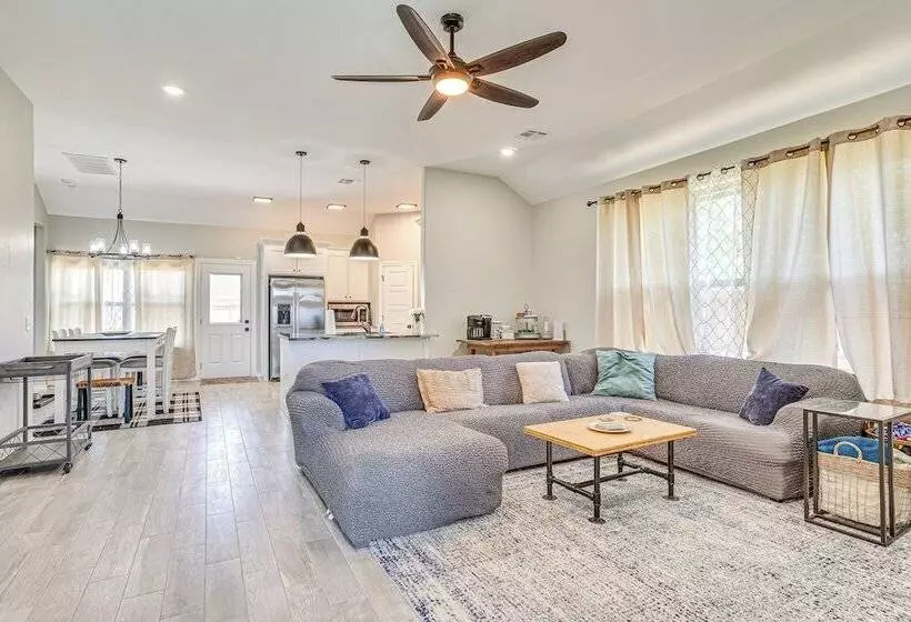 Pet Friendly Elgin Retreat W/ Patio, Grill & Yard!