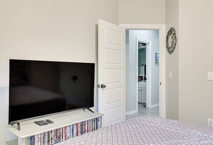 Pet Friendly Elgin Retreat W/ Patio, Grill & Yard!