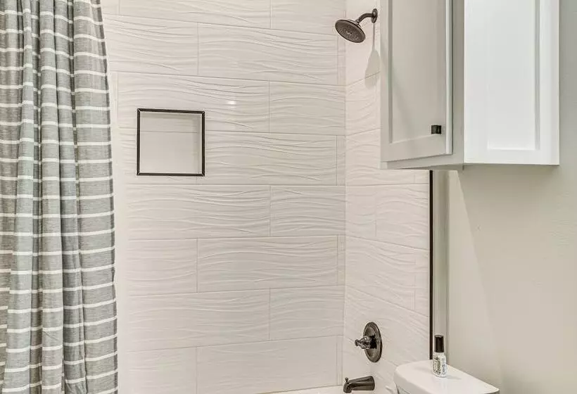 Pet Friendly Elgin Retreat W/ Patio, Grill & Yard!