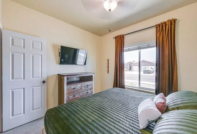 Pet Friendly Yuma Home W/ Private Yard & Pool!