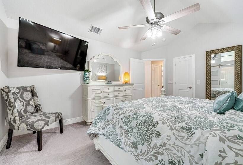 5 Mi To Disney World: Spacious Kissimmee Home!