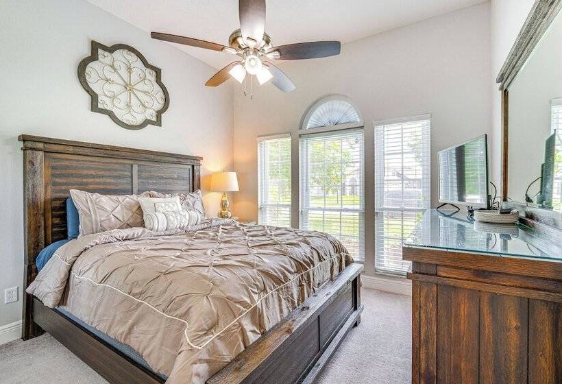 5 Mi To Disney World: Spacious Kissimmee Home!