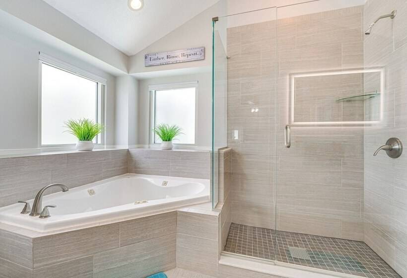 5 Mi To Disney World: Spacious Kissimmee Home!