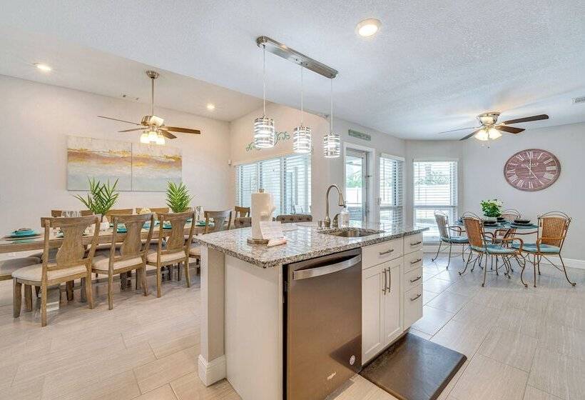 5 Mi To Disney World: Spacious Kissimmee Home!