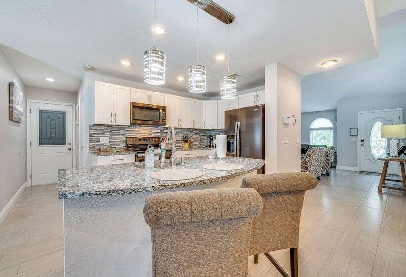 5 Mi To Disney World: Spacious Kissimmee Home!