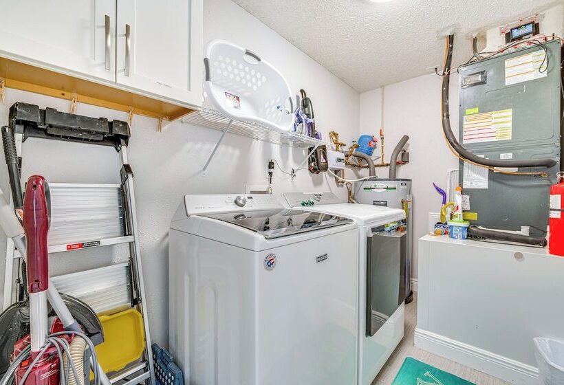 5 Mi To Disney World: Spacious Kissimmee Home!