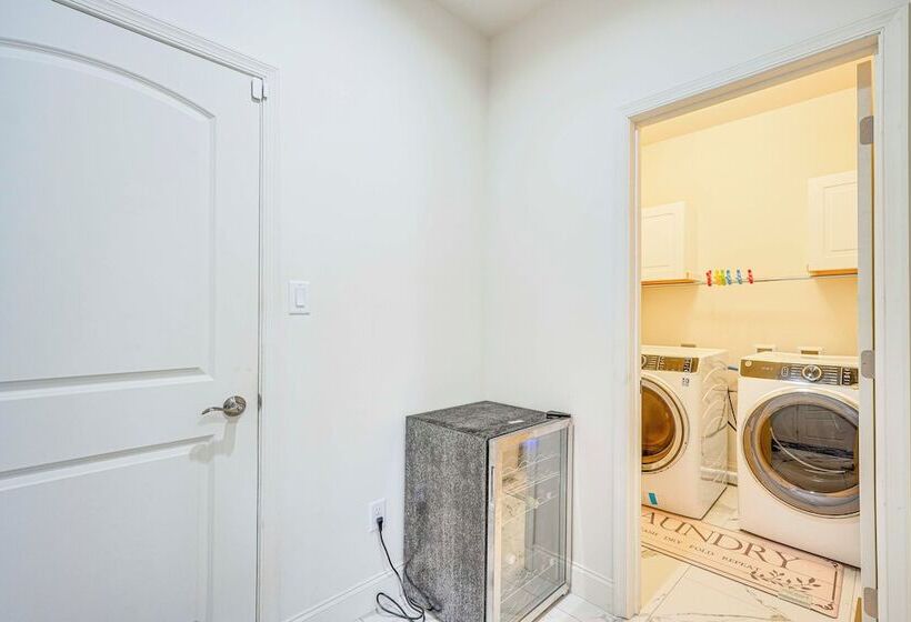 Spacious Poconos Home ~ 19 Mi To Kalahari!