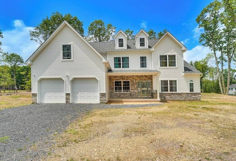 Spacious Poconos Home ~ 19 Mi To Kalahari!