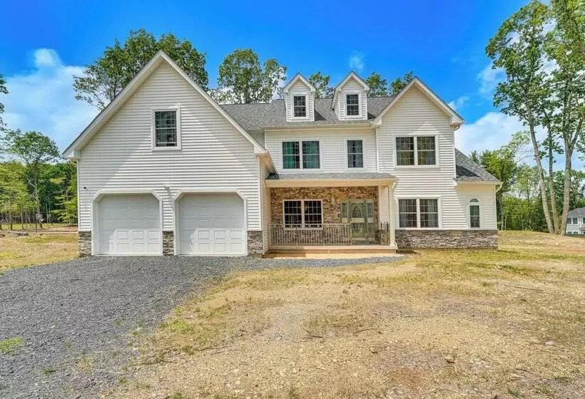 Spacious Poconos Home ~ 19 Mi To Kalahari!